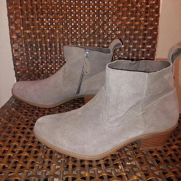 Vionic Vera Greige Brown Suede Side Zip Booties Ankle Boots Sz 7.5 - Picture 3 of 7